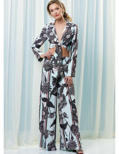 Patron Vogue 9319 A5 - Ensemble pour femme : Top et veste à nœud style boléro, accompagnés d'un short et d'un pantalon