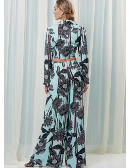 Patron Vogue 9319 E5 - Ensemble pour femme : Top et veste à nœud style boléro, accompagnés d'un short et d'un pantalon