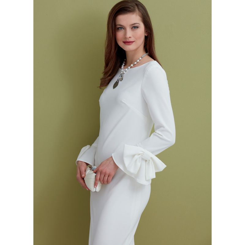 Patron Vogue 9325 E5 - Robe femme style fourreau, disponible avec ou sans poignets volantés