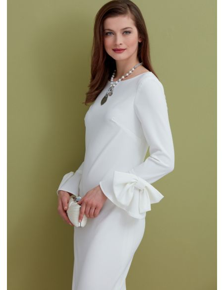 Patron Vogue 9325 E5 - Robe femme style fourreau, disponible avec ou sans poignets volantés
