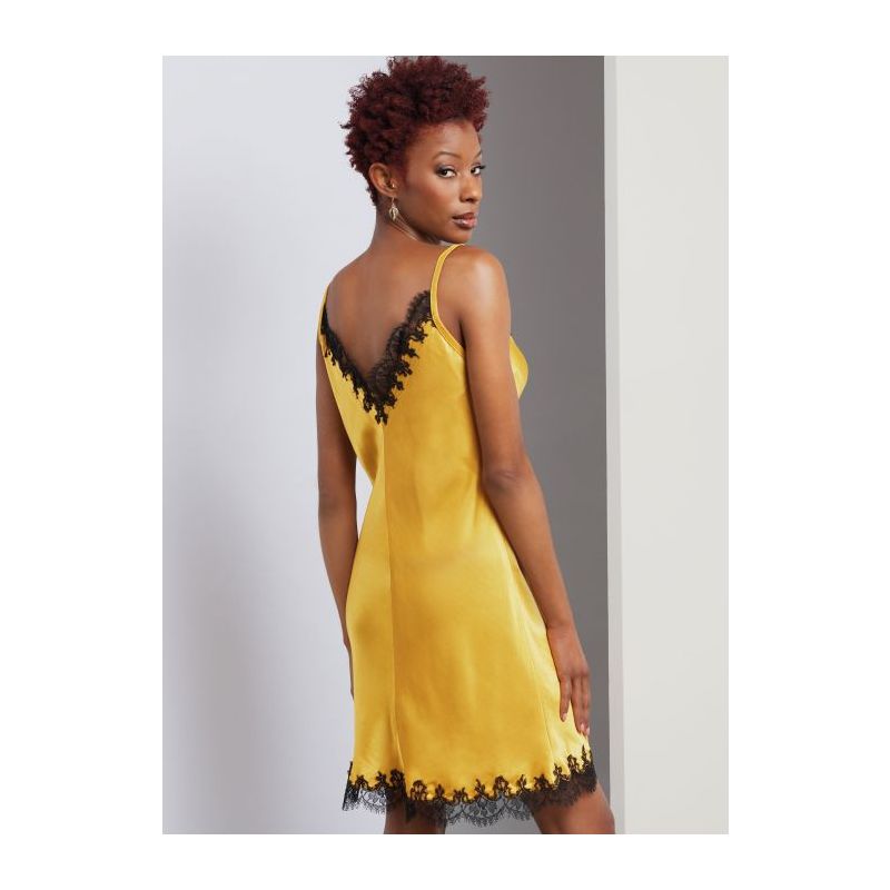 Patron Vogue 1962 A5 - Robe de chambre, camisole, jupon et pantalon