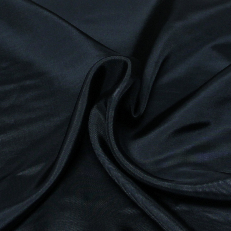 Tissu fluide texturé noir en matières mélangées