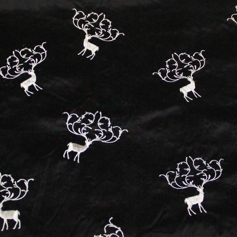 Soie sauvage 100% soie brodée - Cerf blanc fond noir