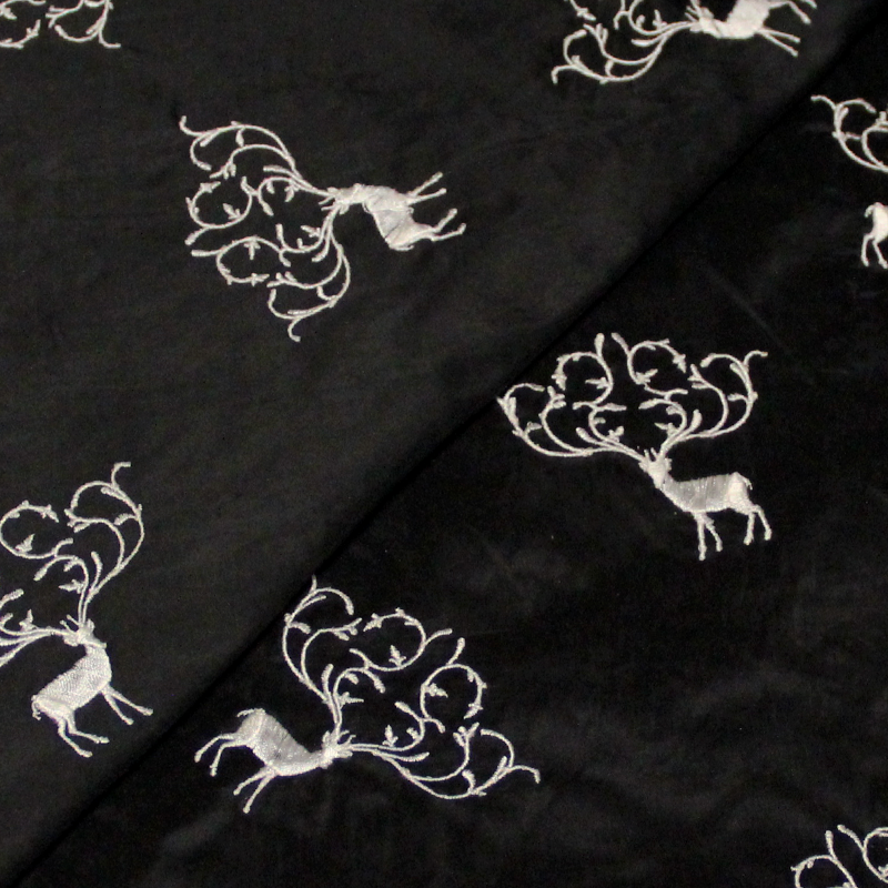 Soie sauvage 100% soie brodée - Cerf blanc fond noir