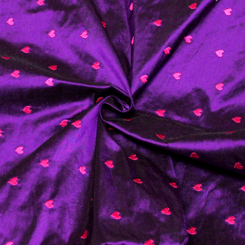 Soie sauvage 100% soie brodée - Cœur rose fond violet