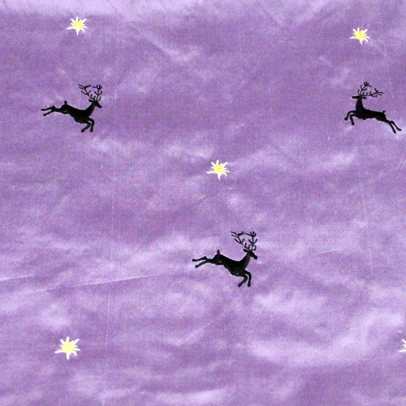 Soie sauvage 100% soie brodée - Cerf noir fond lilas