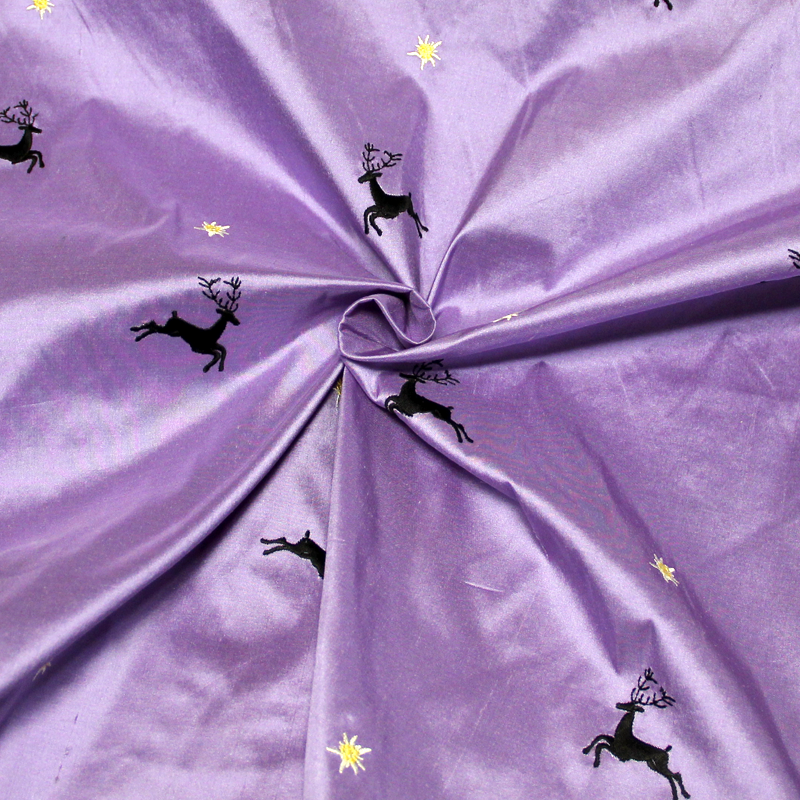 Soie sauvage 100% soie brodée - Cerf noir fond lilas