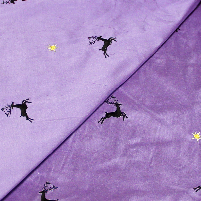 Soie sauvage 100% soie brodée - Cerf noir fond lilas