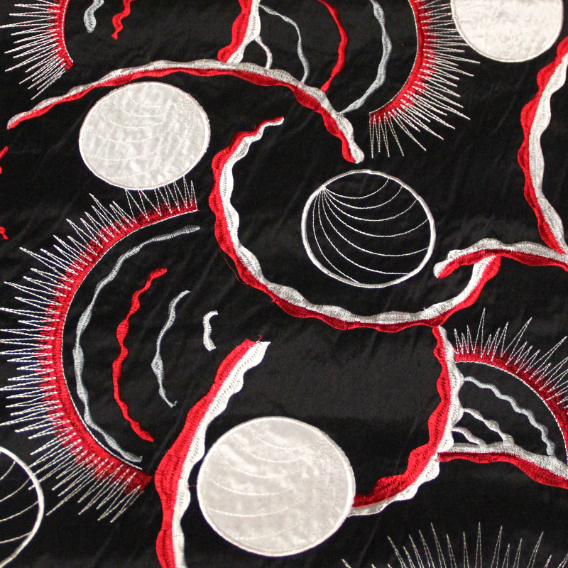 Soie sauvage 100% soie brodée - Motif blanc & rouge fond noir