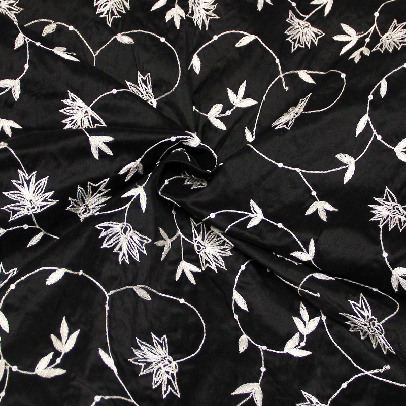 Soie sauvage 100% soie brodée - Fleuri blanc à sequin fond noir