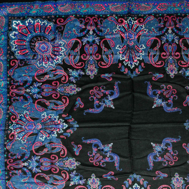 Foulard satin - Motif abstrait noir et violet