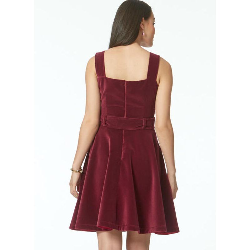 Patron McCall's 7626.AX5 - Robes, barboteuse et combinaison