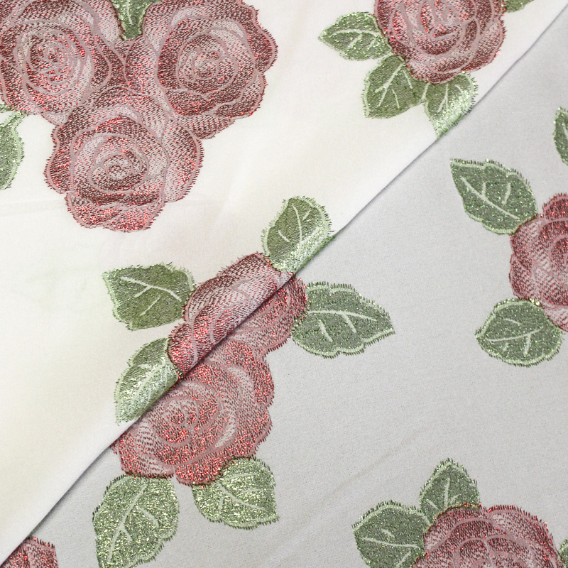 Crêpe envers satin de soie jacquard - Bouquet de rose rouge & vert