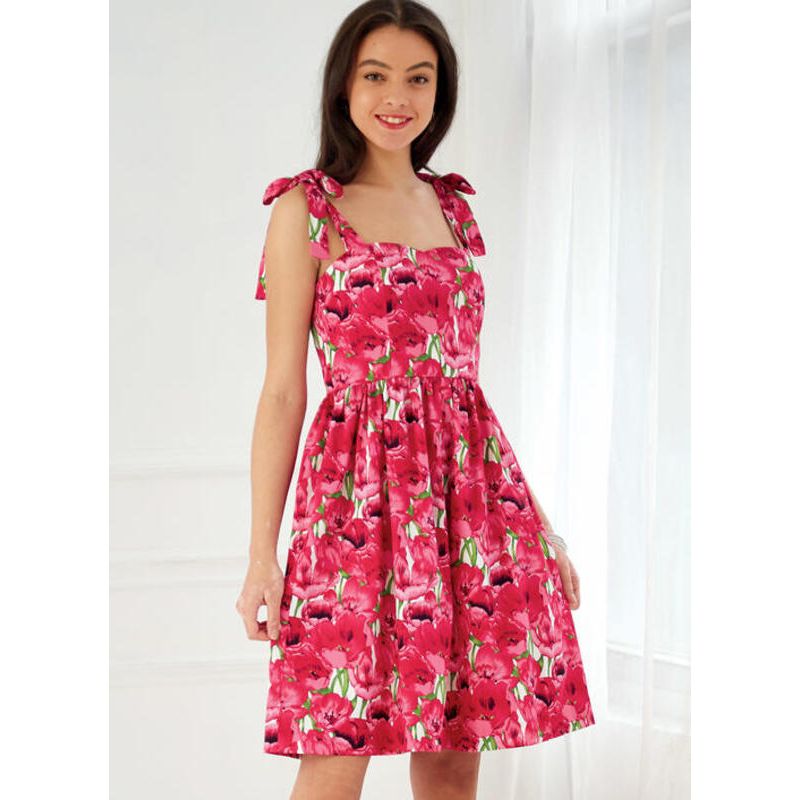 Patron McCall's 7778.A5 - Robes, barboteuse et combinaison