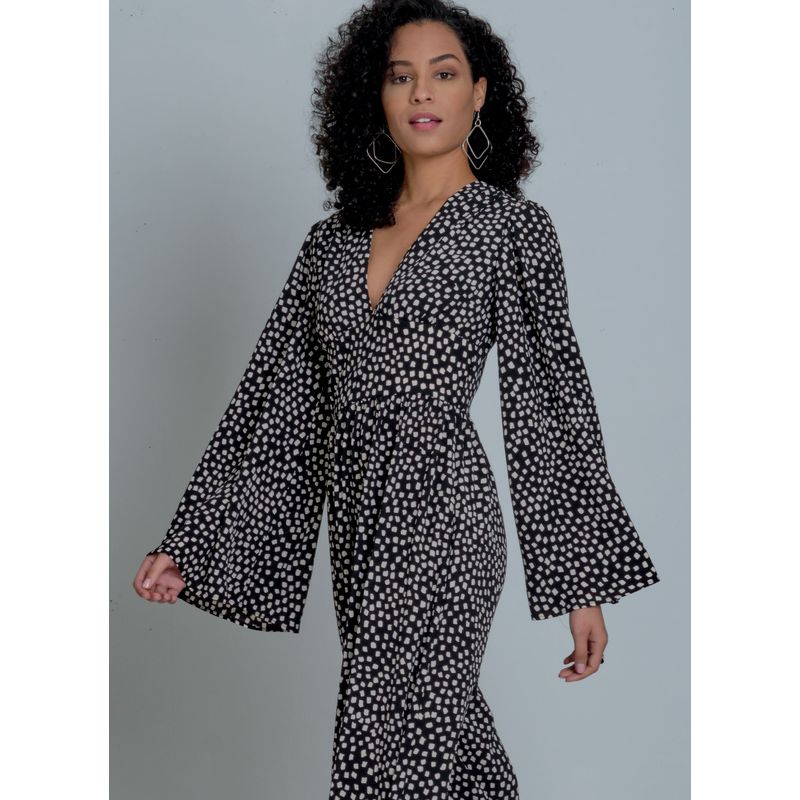 Patron McCall's 8009.A5 - Barboteuse et combinaisons