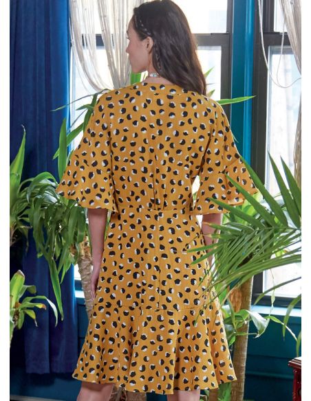 Patron McCall's 8104.A5 - Robes