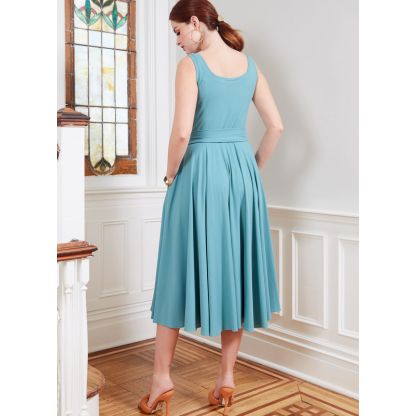 Patron McCall's 8215.B5 - Robes 2