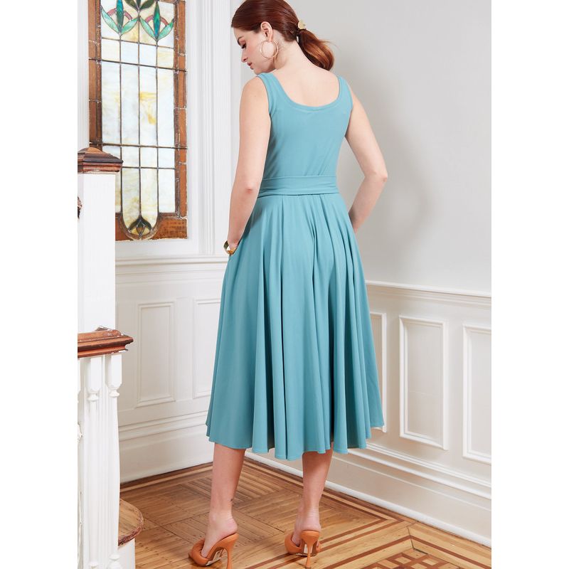 Patron McCall's 8215.B5 - Robes