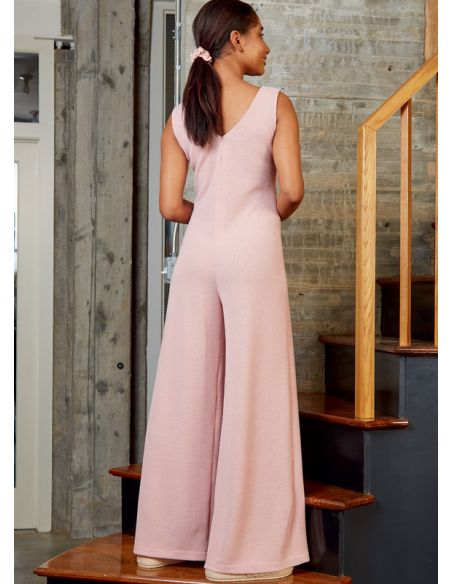 Patron McCall's 8245.A - Barboteuse, combinaison, robe de chambre