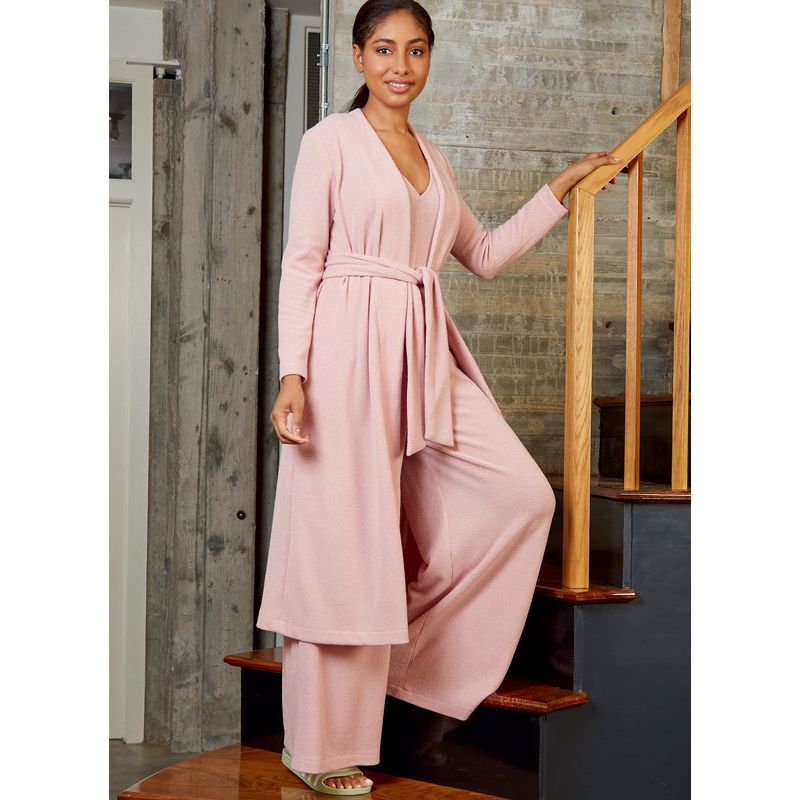 Patron McCall's 8245.A - Barboteuse, combinaison, robe de chambre