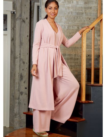 Patron McCall's 8245.A - Barboteuse, combinaison, robe de chambre