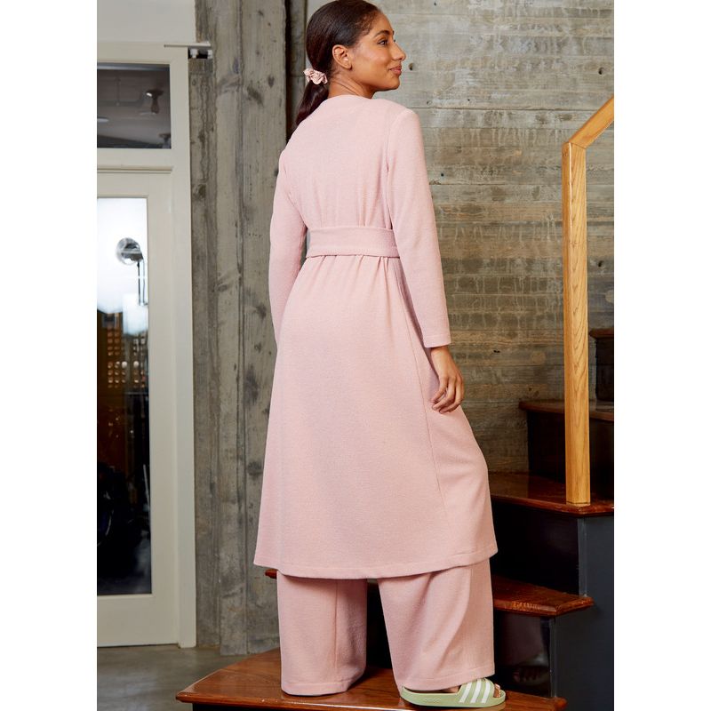 Patron McCall's 8245.A - Barboteuse, combinaison, robe de chambre