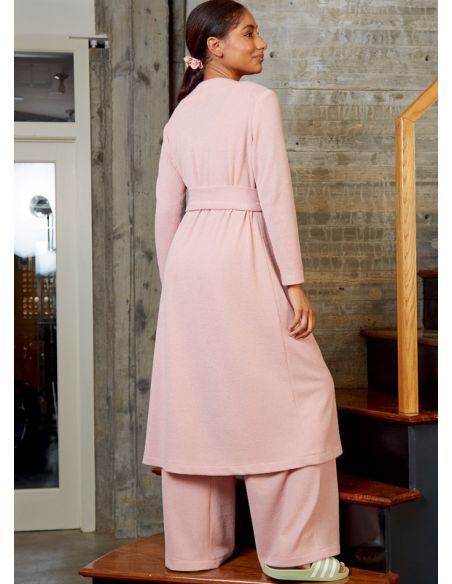 Patron McCall's 8245.A - Barboteuse, combinaison, robe de chambre