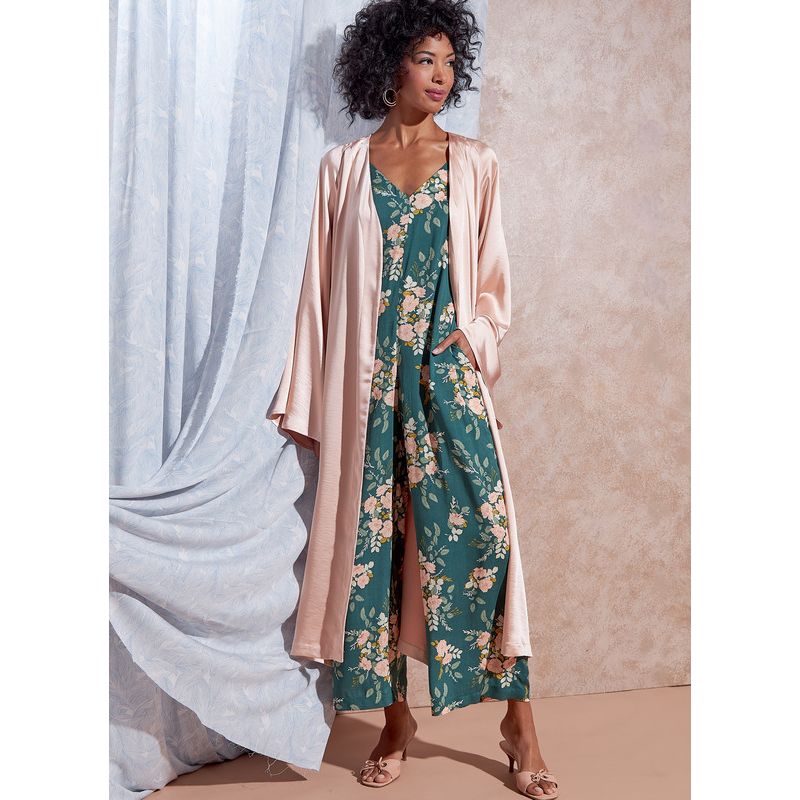 Patron McCall's 8261.Y - Barboteuse, combinaison, robe