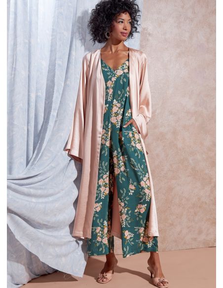 Patron McCall's 8261.Y - Barboteuse, combinaison, robe