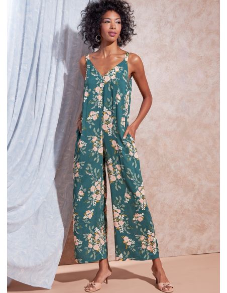 Patron McCall's 8261.Y - Barboteuse, combinaison, robe