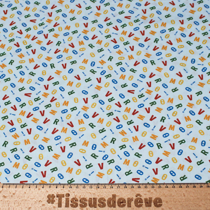 Popeline 100% coton - Lettre fond bleu clair