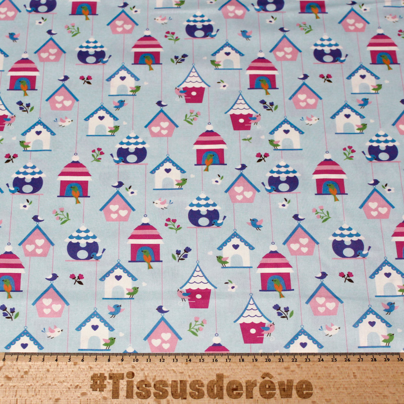 Popeline 100% coton - Motif maison d'oiseau coloré fond bleu