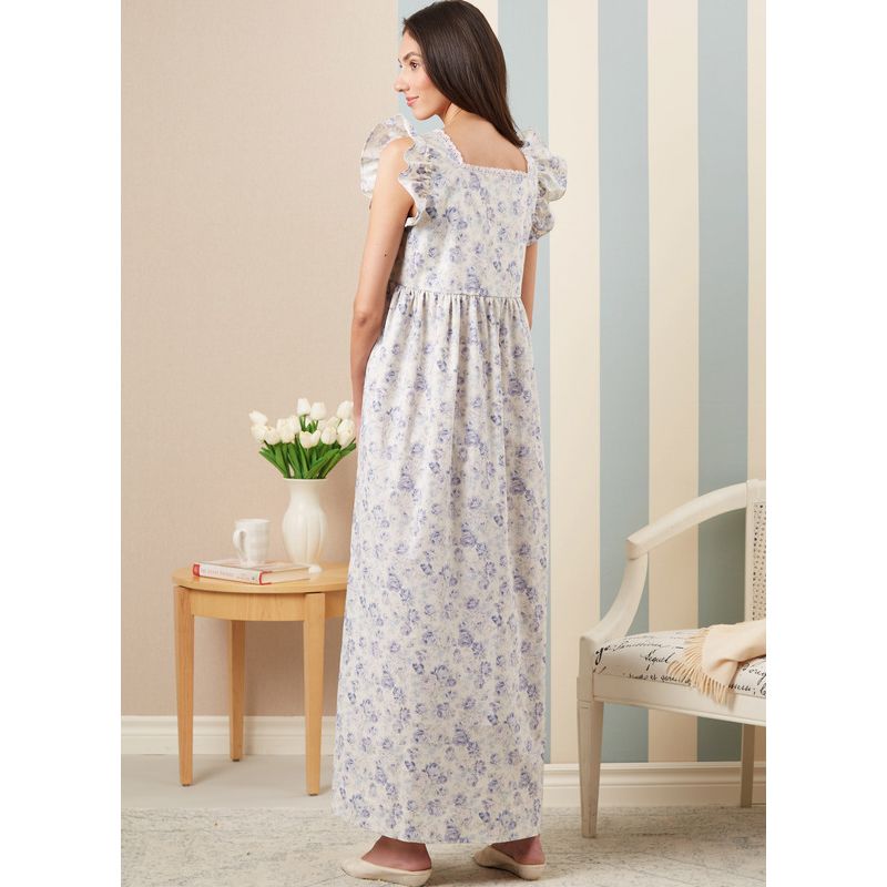 Patron McCall's 8381.A - Robe de chambre, chemise de nuit